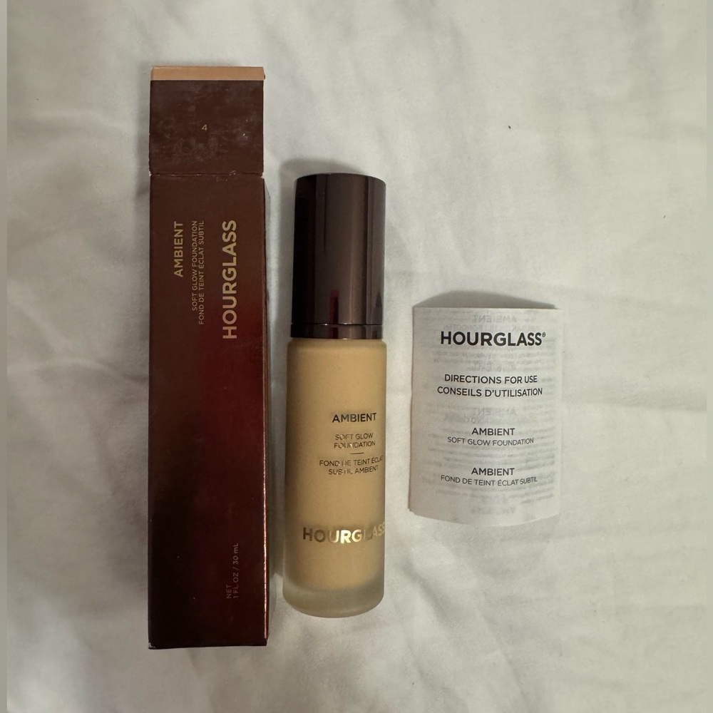 (New) Hourglass Ambient Soft Glow Foundation (Shade-4)